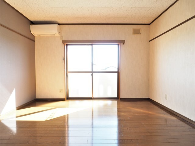 ハイツ里の居間写真