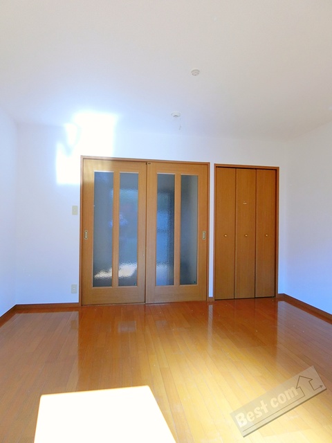 フジパレス式内町III番館の居間写真