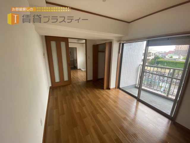 居室・リビング　明るいお部屋で寛げますね！