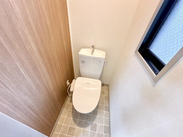 近鉄南大阪線 高鷲駅 徒歩12分 2階建 築32年のトイレ写真