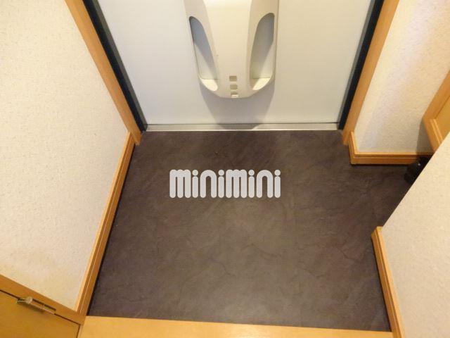 玄関　段差の少ない玄関です。