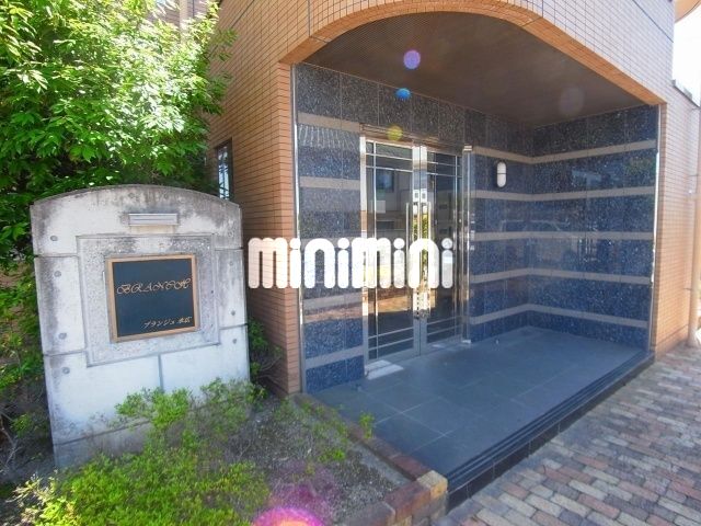 エントランス　お問い合わせはミニミニ徳重店へ。