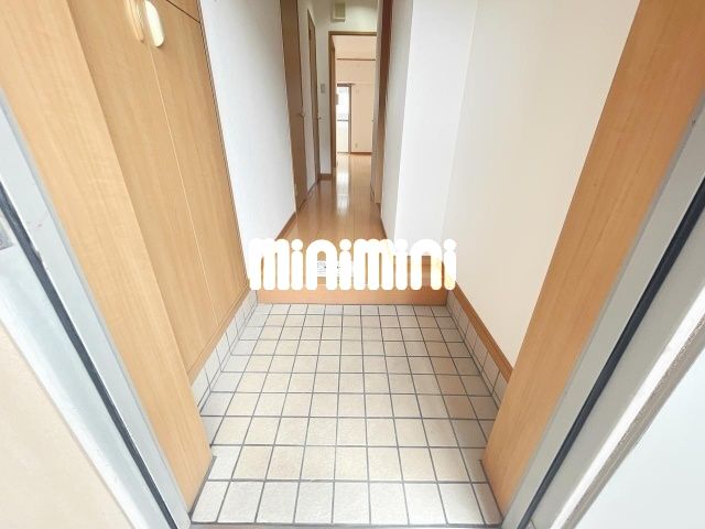 玄関　お問い合わせはミニミニ徳重店へ。