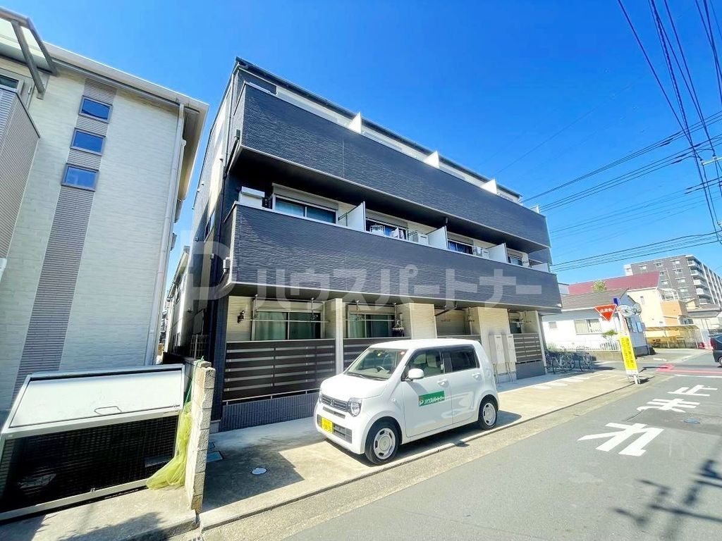 建物外観　駐車場