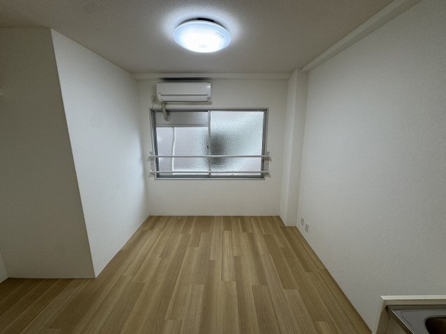 良本三川口マンションの居間写真