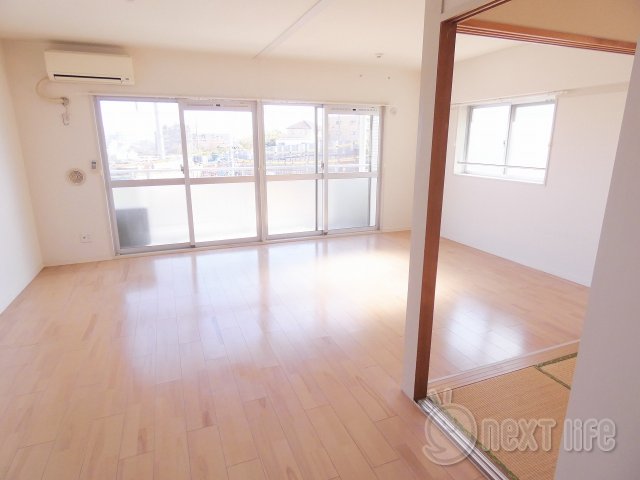 リーガル鷺沼の居間写真
