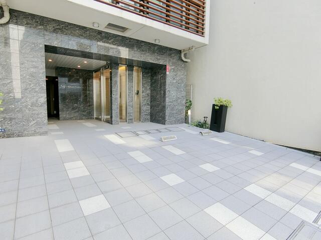ＪＲ山手線 神田駅 徒歩3分 14階建 築8年の居間写真