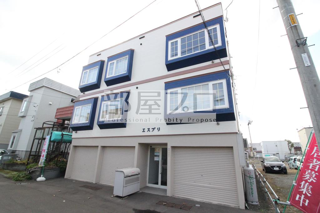 札幌市白石区中央一条のアパートの建物外観