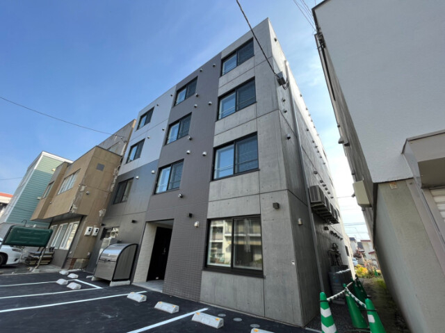 札幌市白石区本郷通のマンションの建物外観