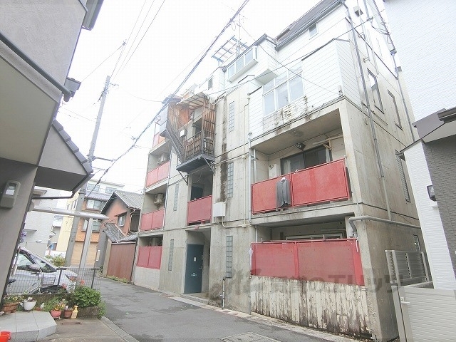 京都市上京区山王町のマンションの建物外観