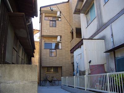 福岡市東区水谷のアパートの建物外観