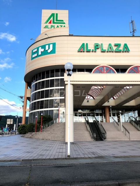 【亀岡市篠町見晴のアパートのショッピングセンター】