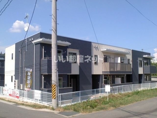 二本松市新座のアパートの建物外観