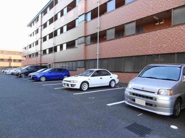 【クレオ舞浜３の駐車場】