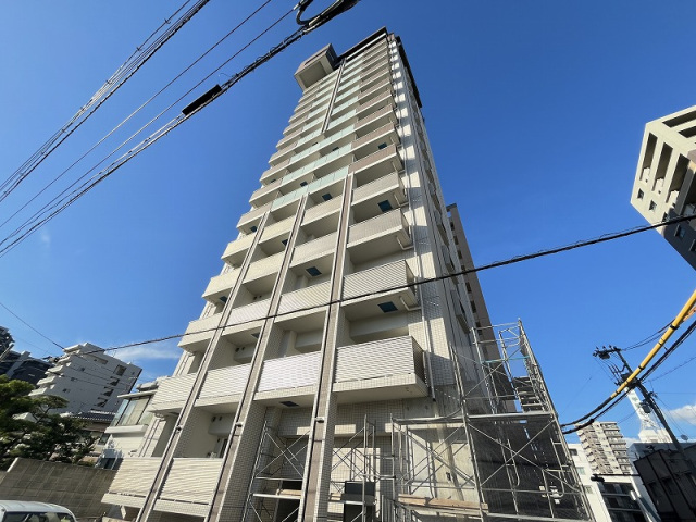 【広島市中区西白島町のマンションの建物外観】