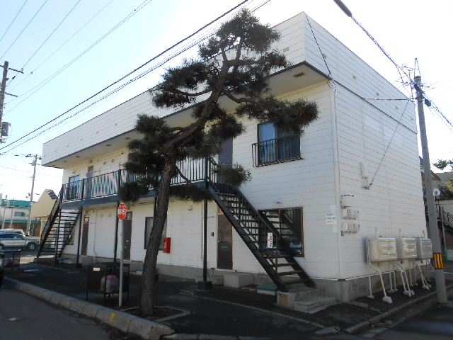 函館市宝来町のアパートの建物外観