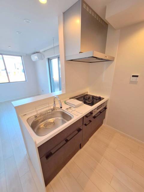 キッチン　料理の幅も広がるグリル付ガス３口システムキッチン