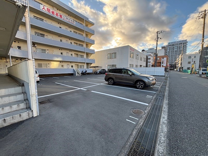 【姫路市豊沢町のマンションの駐車場】