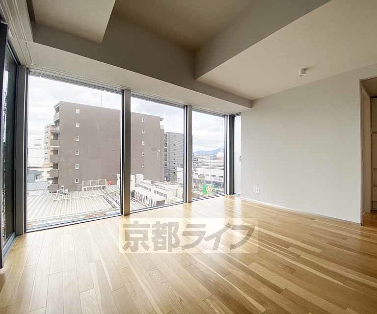 居室・リビング　コンビニ、スーパー、銀行等近隣施設充実！