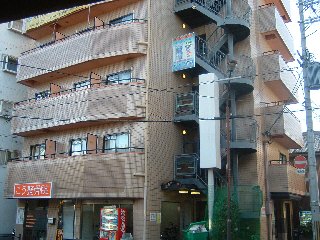 守口市紅屋町のマンションの建物外観