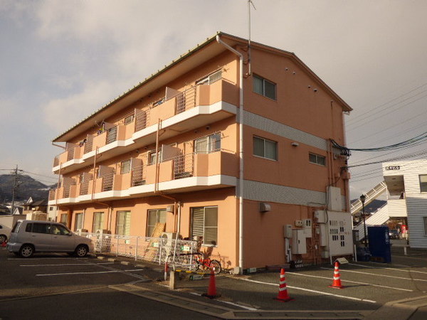 リーベ若里の建物外観