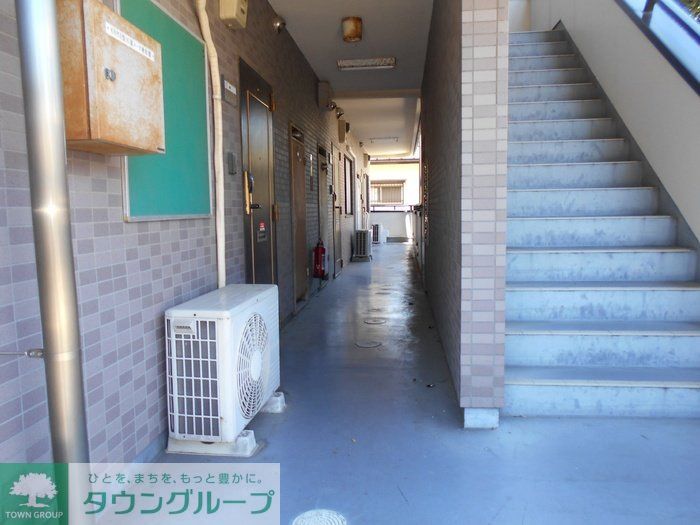 【ファミーユ本町のロビー】