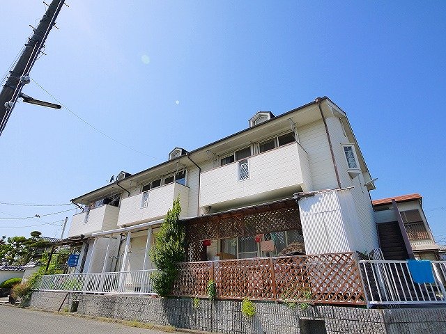 木津川市加茂町里のアパートの建物外観