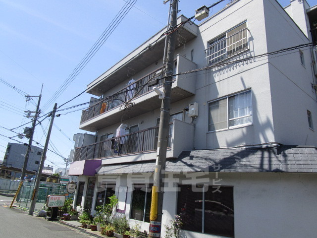 【茨木市総持寺駅前町のマンションの建物外観】