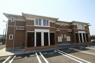 南さつま市金峰町尾下のアパートの建物外観