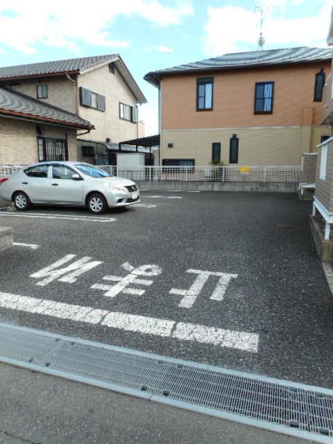 【草津市川原のアパートの駐車場】