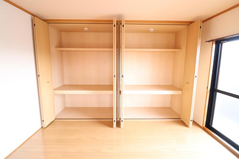 収納　6帖の洋室の収納