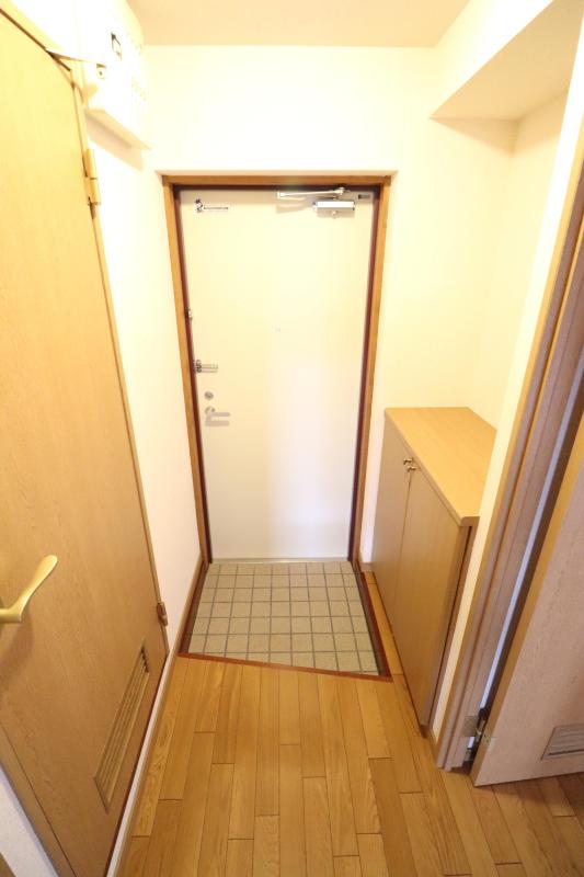 玄関　玄関　シューズボックス付き