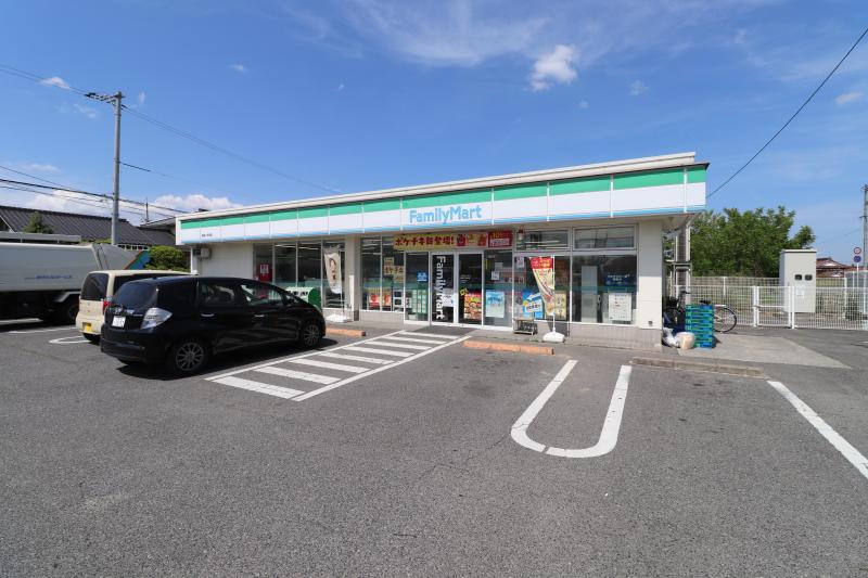 コンビニ　ファミリーマート（コンビニ）まで500m