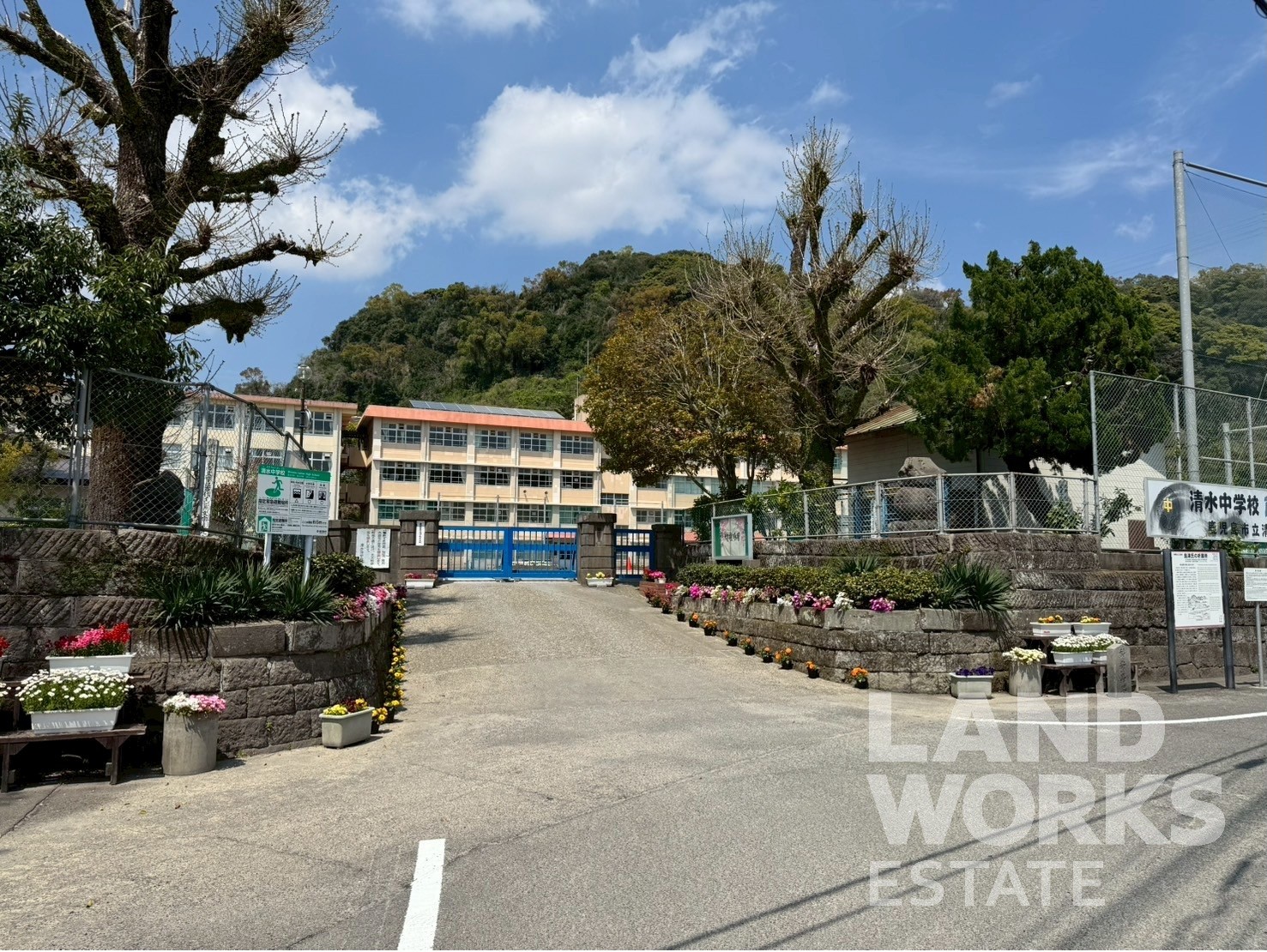 中学校　鹿児島市立清水中学校（中学校）まで1074m