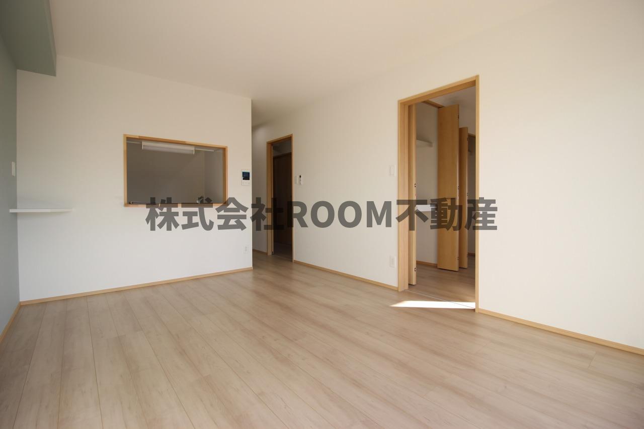 居室・リビング　こちらのリビングで趣味の時間をお楽しみください