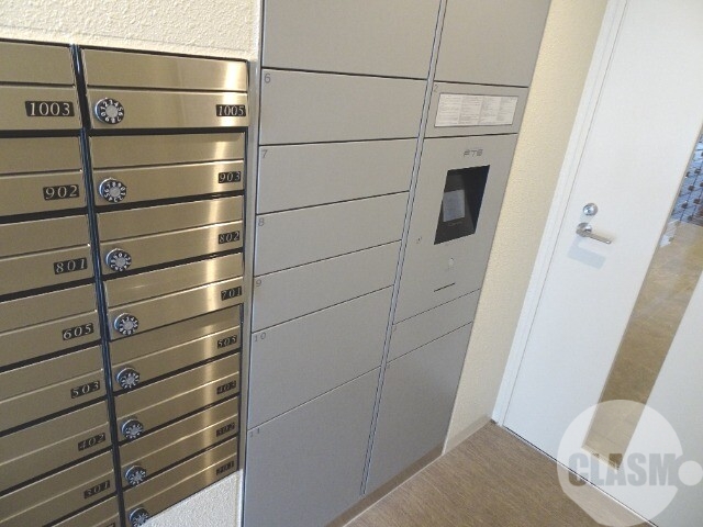 エントランス　留守中の荷物の受取は宅配ＢＯＸで♪