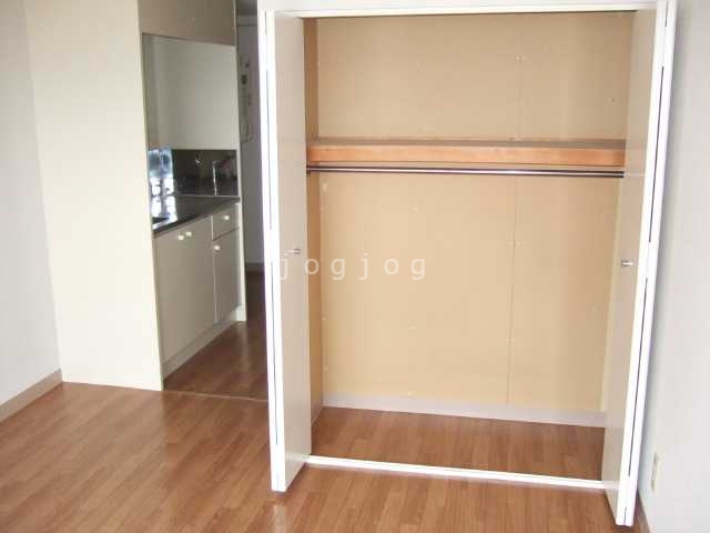 収納　居間収納