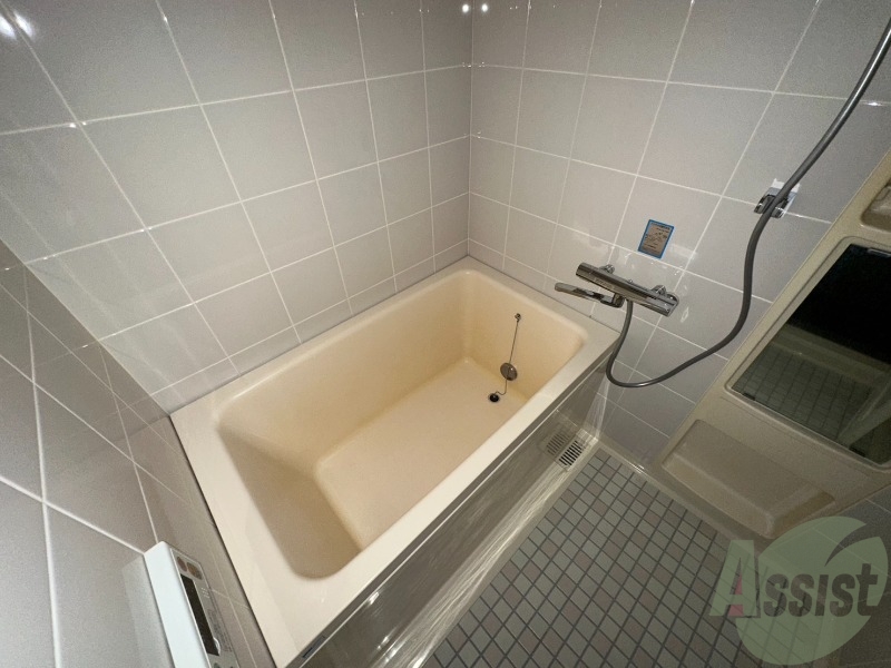 バス・シャワールーム　お風呂も清潔感があり、ゆっくり入れますね