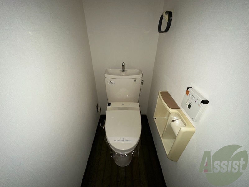 トイレ　床も壁もオシャレなトイレですよね