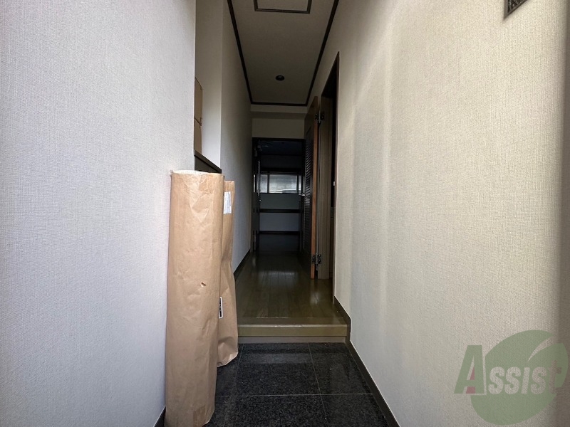 玄関　玄関から見た景色です！お部屋まで行きやすそうですね！