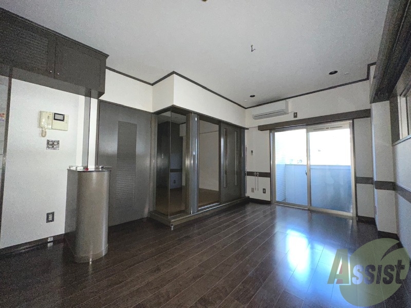 居室・リビング　お部屋もかなり広く、築年数を感じさせないお部屋ですね