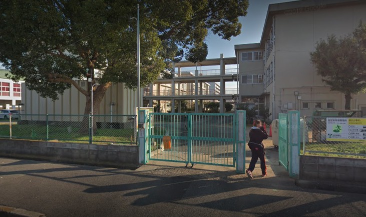 小学校　加古川市立陵北小学校（小学校）まで981m