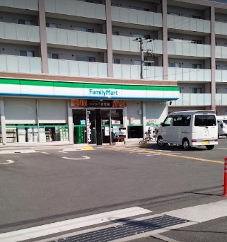 コンビニ　ファミリーマート 加古川新神野店（コンビニ）まで744m
