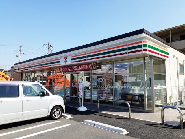 コンビニ　セブンイレブン中小田井5丁目店（コンビニ）まで500m