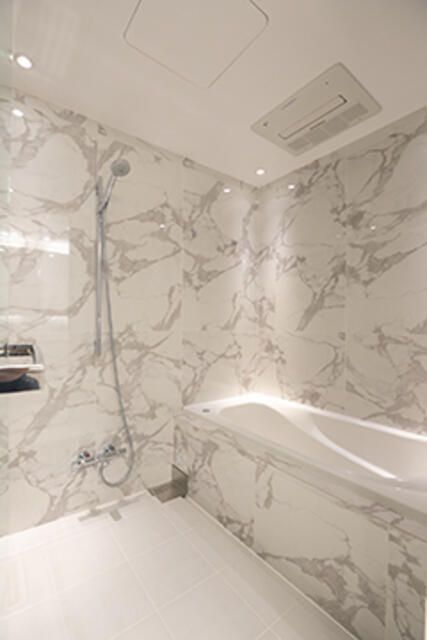 バス・シャワールーム　※別部屋の写真です