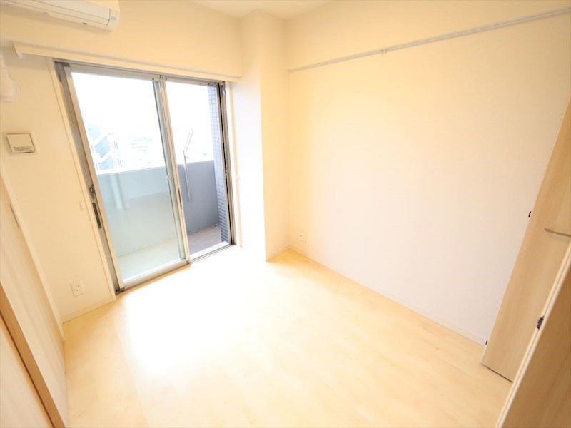 バルコニー　洋室5.5帖　クローゼット付（収納充実してます）