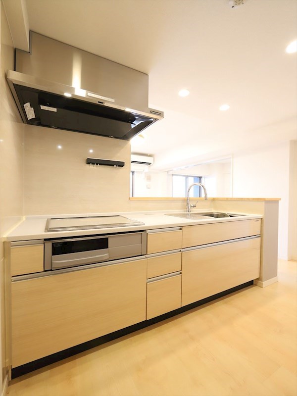 キッチン　システムキッチン（ガス3口コンロ・グリル付）