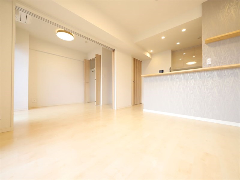 居室・リビング　ＬＤＫ12.0帖　カウンターキッチン　バルコニー