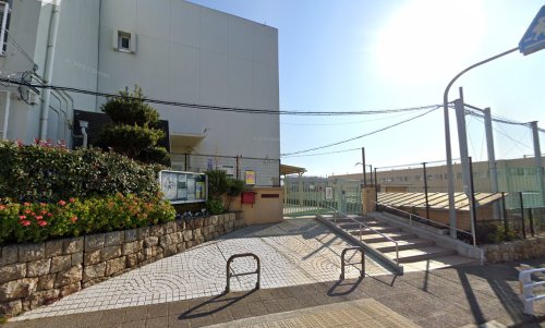 小学校　神戸市立霞ケ丘小学校（小学校）まで1313m