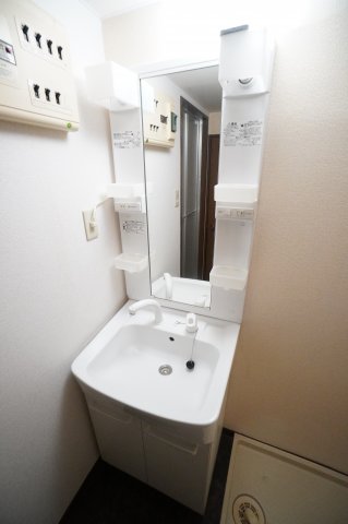 洗面設備　※同物件・反転タイプの写真です。